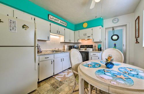 Whitney Beach Casa | Pet-Friendly Bradenton Home about 3 Mi to Cortez Beach