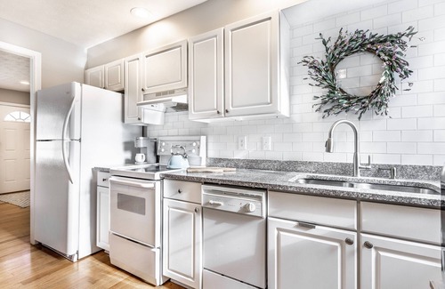 Indianapolis Casa | Pet-friendly Broad Ripple cottage on quiet street.
