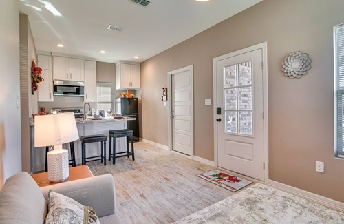 Brownsville Apartamento | Pet-Friendly Brownsville Apartment w/ Yard!