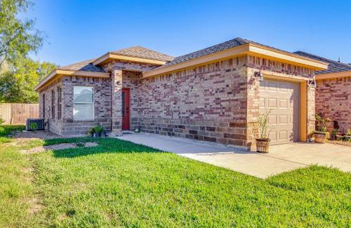 Brownsville Apartamento | Pet-Friendly Brownsville Apartment with Yard!