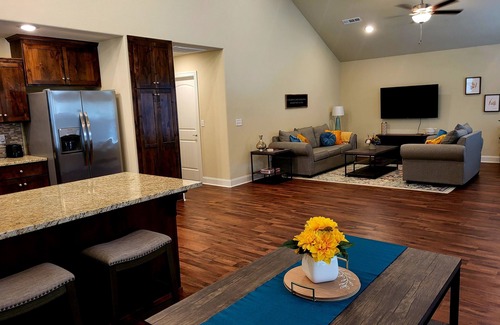 Holiday Island Casa | Pet Friendly Bungalow close to Eureka Springs!