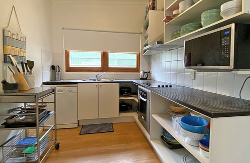 Amity Point Casa | Pet Friendly Bungalow in quiet Street