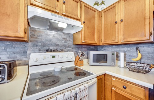 Southeast Colorado Springs Casa | Pet-Friendly Colorado Springs Home w/ Mtn Views!