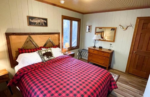 Deep Gap Casa | Pet friendly cabin on 5 Acres near Boone & parkway