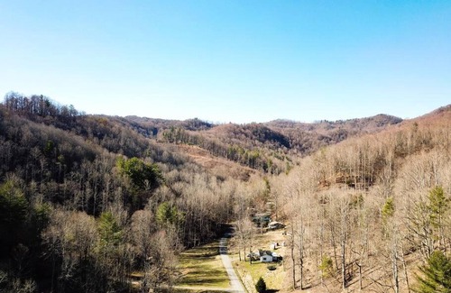 Deep Gap Casa | Pet friendly cabin on 5 Acres near Boone & parkway