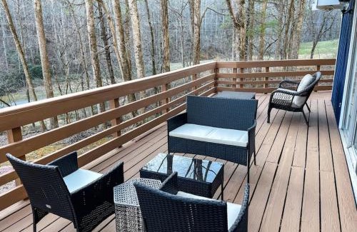 Deep Gap Casa | Pet friendly cabin on 5 Acres near Boone & parkway