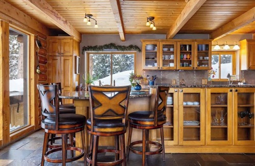 Quandary Village Cabina | Pet-Friendly Cabin with Hot Tub & Stunning Views