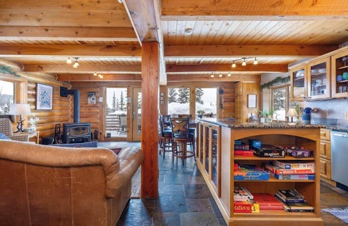Quandary Village Cabina | Pet-Friendly Cabin with Hot Tub & Stunning Views