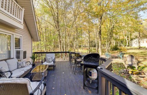 Pocono Lake Casa | Pet-Friendly Cabin with Hot Tub in Pocono Lake!