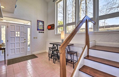 Ingles Casa | Pet-Friendly Cabin with Dock on Claytor Lake!