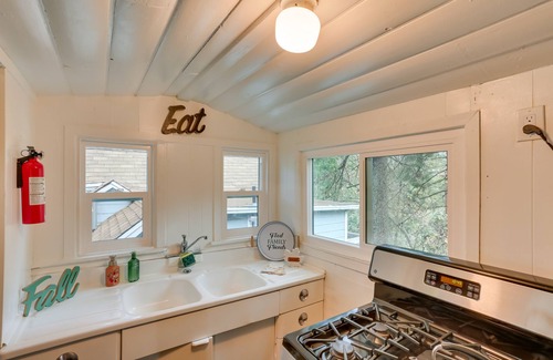 Crestline Cabina | Pet-Friendly California Abode w/ Fenced-In Yard!