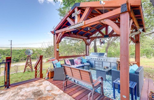 Canyon Lake Casa | Pet-Friendly Canyon Lake Cabin, 1 Mi to Water!
