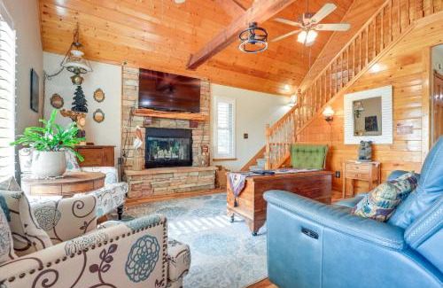 Canyon Lake Casa | Pet-Friendly Canyon Lake Cabin, 1 Mi to Water!