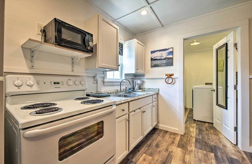 Canyon Lake Cabaña | Pet-Friendly Canyon Lake Studio: Fish, Boat, Relax