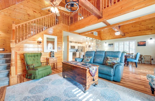 Canyon Lake Cabina | Pet-Friendly Canyon Lake Cabin, 1 Mi to Water!