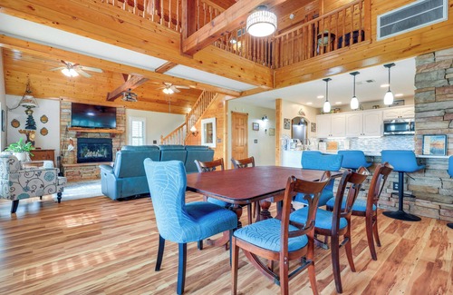 Canyon Lake Cabina | Pet-Friendly Canyon Lake Cabin, 1 Mi to Water!