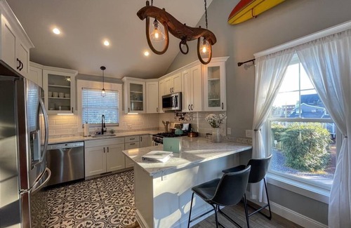 Cape May Casa | Pet Friendly Carriage House Walkable to Beach