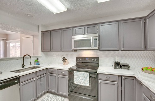 North Central Carrollton Casa | Pet-Friendly Carrollton Home w/ Fenced Backyard!