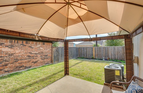 North Central Carrollton Casa | Pet-Friendly Carrollton Home w/ Fenced Backyard!