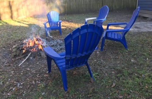 Lakeshore South Casa | Pet Friendly Charming Lakeshore Bungalow Sleeps 6
