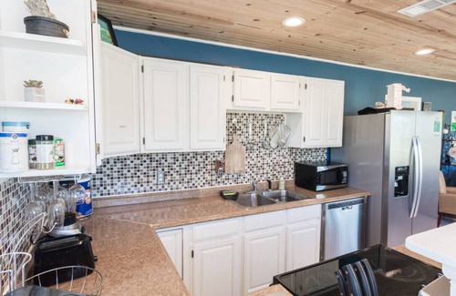 Panama City Apartamento | Pet Friendly Cheerful home on Emerald Coast