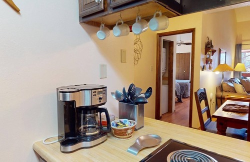 Angel Fire Condominio | Pet Friendly | Close to Lifts | Fireplace | Charming | Angel Fire Chalet 52