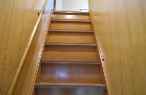 Minato Casa | Pet friendly, close to USJ and the planned Expo site. Wooden log house style rooms