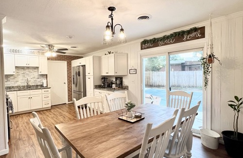 Northwest Casa | Pet friendly coastal farmhouse in Virginia Beach