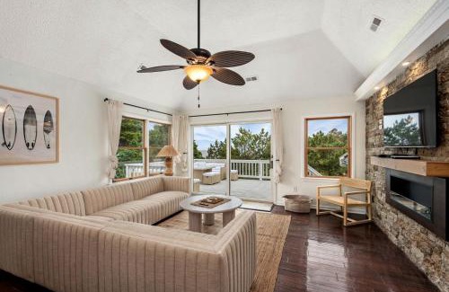 Whalehead Beach Casa | Pet Friendly Coastal Cottage in Corolla, North Carolina, Complete with Outdoor Pool and Private Hot Tub