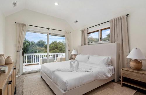 Whalehead Beach Casa | Pet Friendly Coastal Cottage in Corolla, North Carolina, Complete with Outdoor Pool and Private Hot Tub