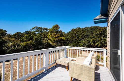 Whalehead Beach Casa | Pet Friendly Coastal Cottage in Corolla, North Carolina, Complete with Outdoor Pool and Private Hot Tub