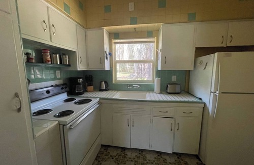 Lakeshore South Casa | Pet friendly Comfortable 2 bedroom with huge yard and EV charging lvl1