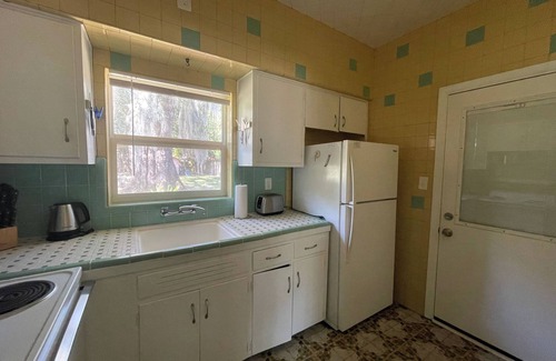 Lakeshore South Casa | Pet friendly Comfortable 2 bedroom with huge yard and EV charging lvl1