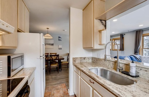 Frisco Condominio | PET FRIENDLY Condo close to Main Street in Frisco!!