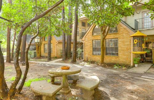 Bammel Apartamento | Pet-Friendly Condo with Pool Access in Houston