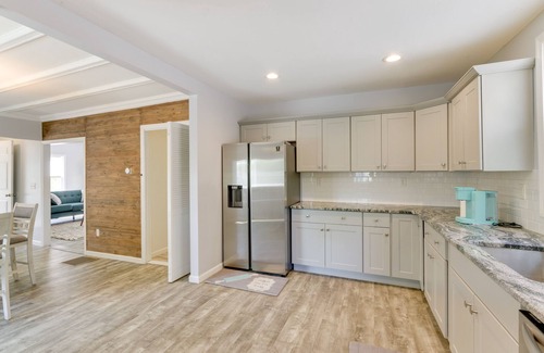 Waterbury Casa | Pet-Friendly Connecticut Retreat Near Golfing!
