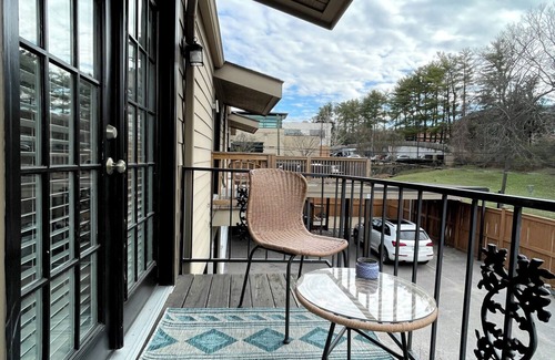 Hillwood Casa | Pet Friendly | Convenient Location
