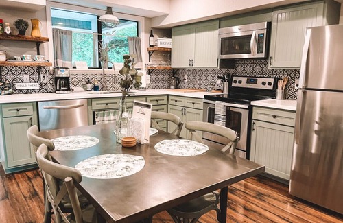 Wimberley Cabina | Pet friendly cottage:Great location:BBQ,Firepit