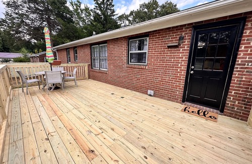 Mechanicsville Casa | Pet Friendly Cozy & Comfy 3 BR House w Large Yard & Deck