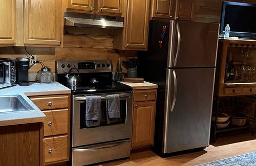 Sweetbriar Farms Cabina | Pet Friendly Cozy Loft Apartment in Lake Lure
