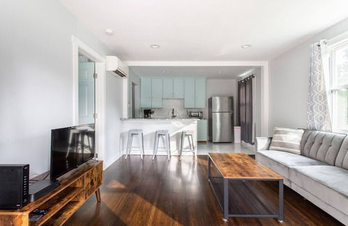 Inglewood Casa | Pet friendly! Cozy Patio! Home with Yard
