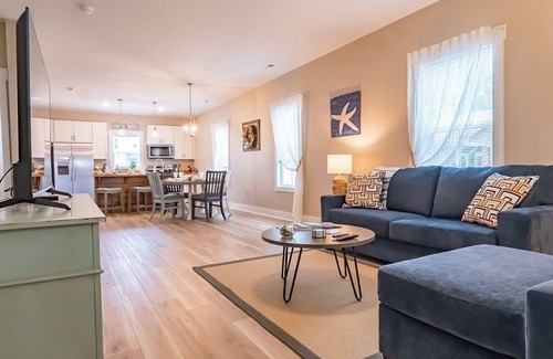 Hightsville Casa | Cozy Quiet Cottage: near Downtown and ILM Airport