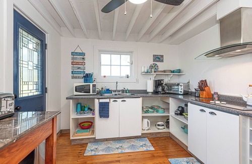 Fishing Creek Cabaña | Pet Friendly Delightful Waterfront Cottage on Hoopers Island, MD.