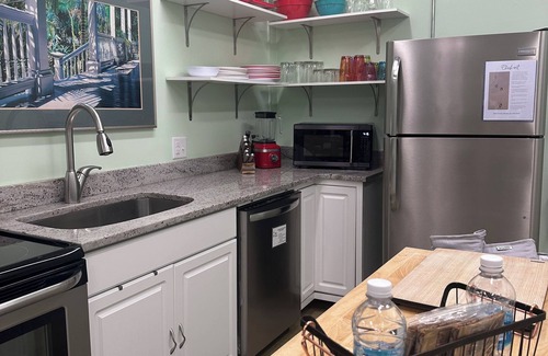 Wilmington Apartamento | Pet Friendly Diamond In The Ruff Warehouse Apartment