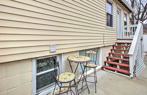 Rosedale Apartamento | Pet-Friendly Duplex Home Near Downtown KC!