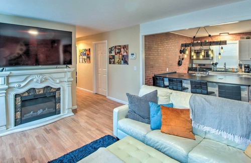 Rosedale Apartamento | Pet-Friendly Duplex Home Near Downtown KC!