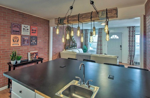 Rosedale Apartamento | Pet-Friendly Duplex Home Near Downtown KC!