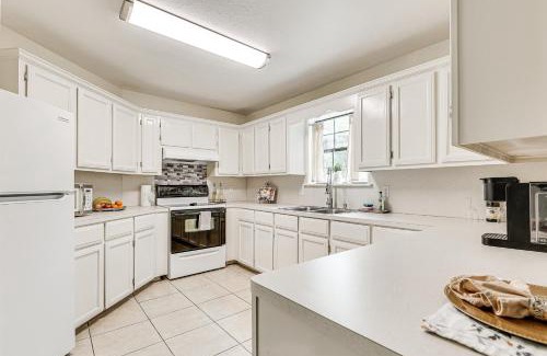 Edinburg Casa | Pet-Friendly Edinburg Townhome - Near Stadiums!