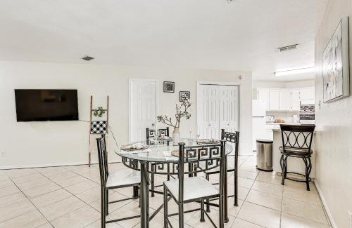 Edinburg Casa | Pet-Friendly Edinburg Townhome - Near Stadiums!