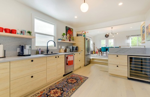 El Cerrito Casa | Pet-Friendly El Cerrito Home: Deck, Sauna & Views!